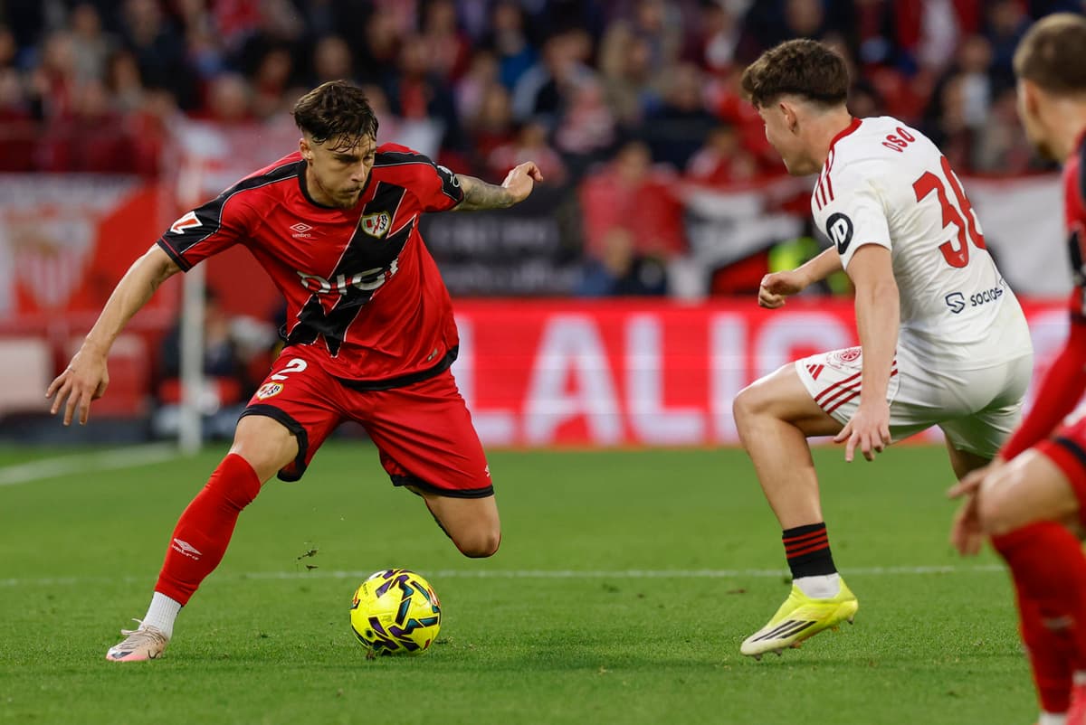 Sevilla y Rayo inician la Liga envueltos en ruido exterior