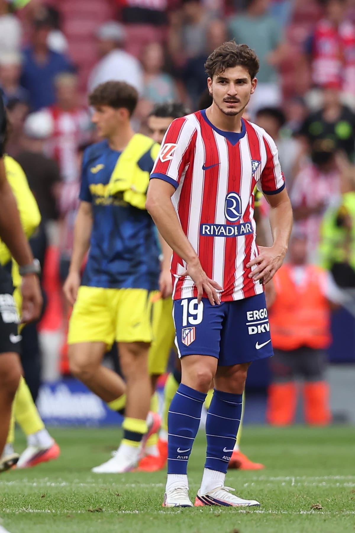 Julián Alvarez se fue del campo sin saludar a la afición por «decisión del club»