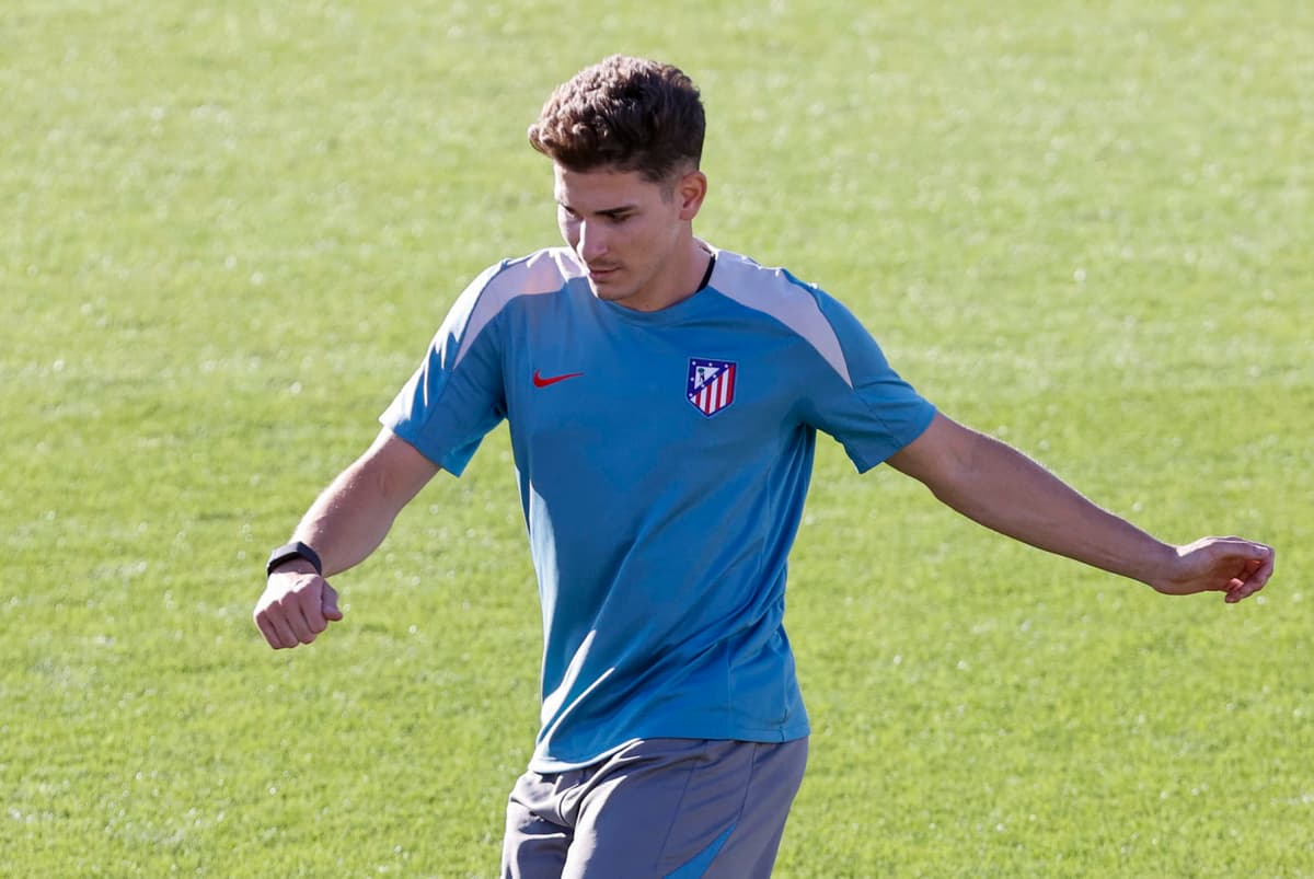 Julián Álvarez acude a Majadahonda y sigue el plan de trabajo previsto con el Atlético