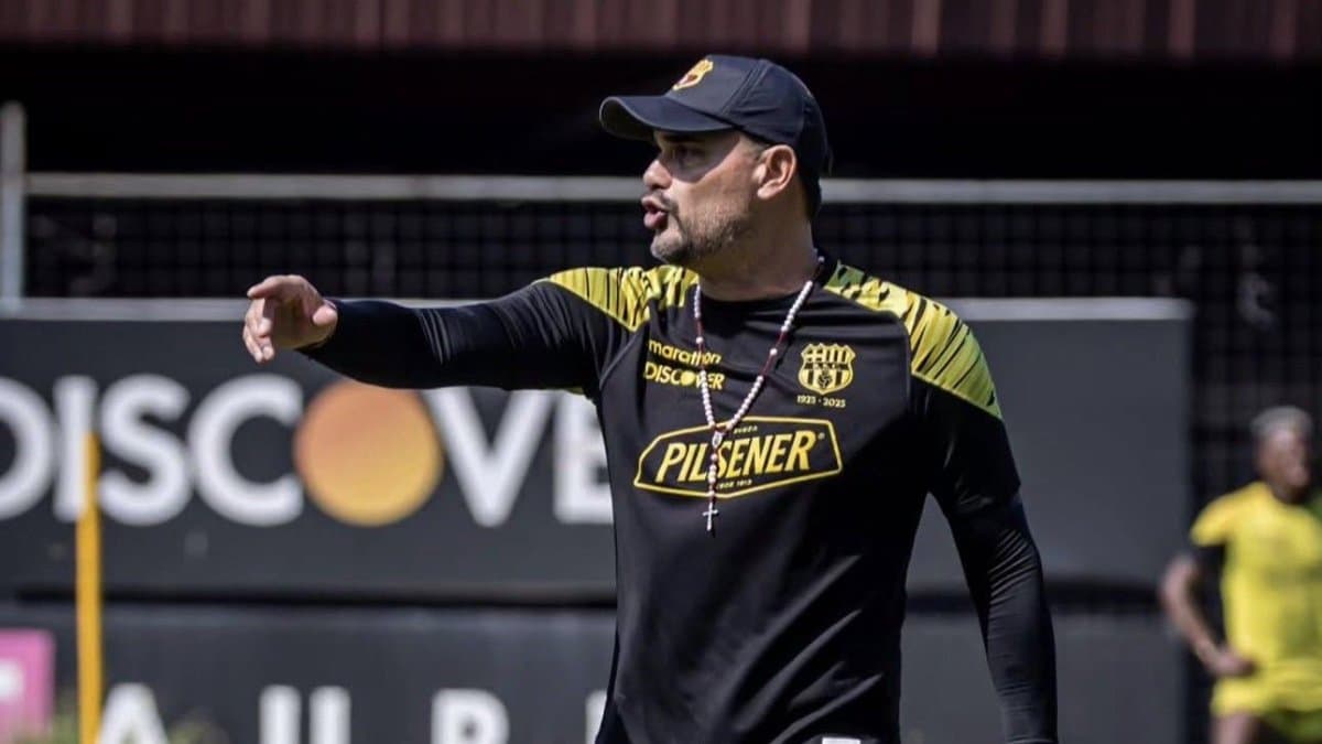 ¡CAMBIO DE BANQUILLO! El argentino Trobbiani reemplaza a Farías en Barcelona