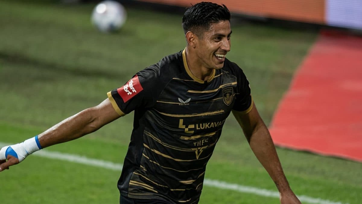 ¡HUELLA TRICOLOR! León marca, Lozano asiste y Giménez debuta entre los mexicanos por el mundo