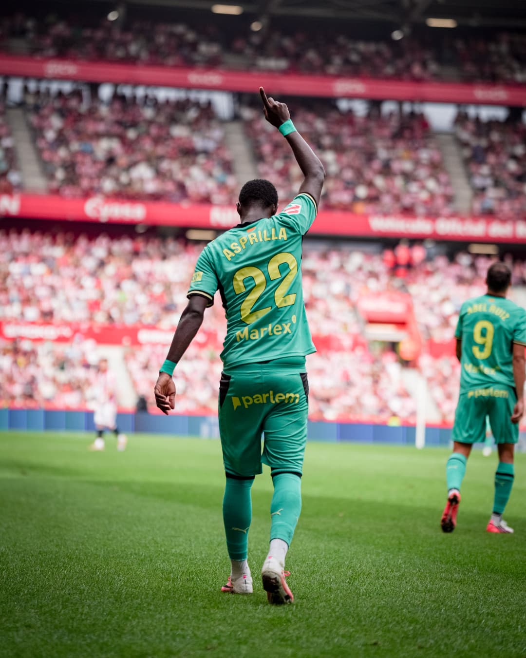 ¡GOLAZO! El colombiano Asprilla impulsa al Girona en Gijón