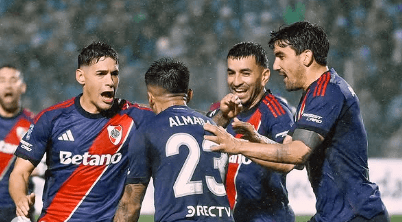 ¡AGÓNICO! El argentino Almada da a River un triunfo clave en Tucumán