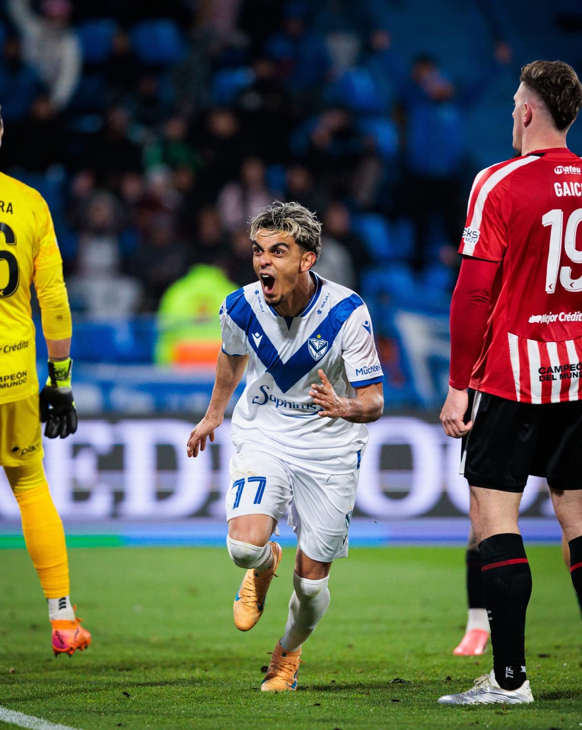 ¡GOLPE PARAGUAYO! Martínez mantiene a Vélez en la cima y Boca deja escapar el triunfo