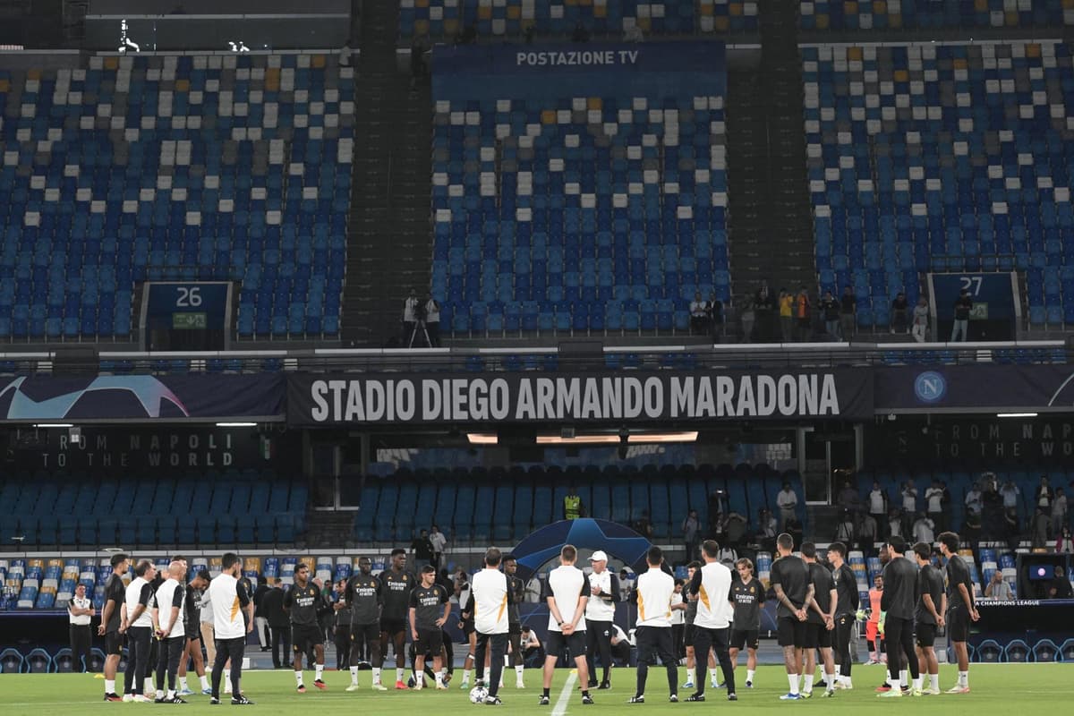 Duelo de pizarras entre dudas y certezas en el Diego Armando Maradona