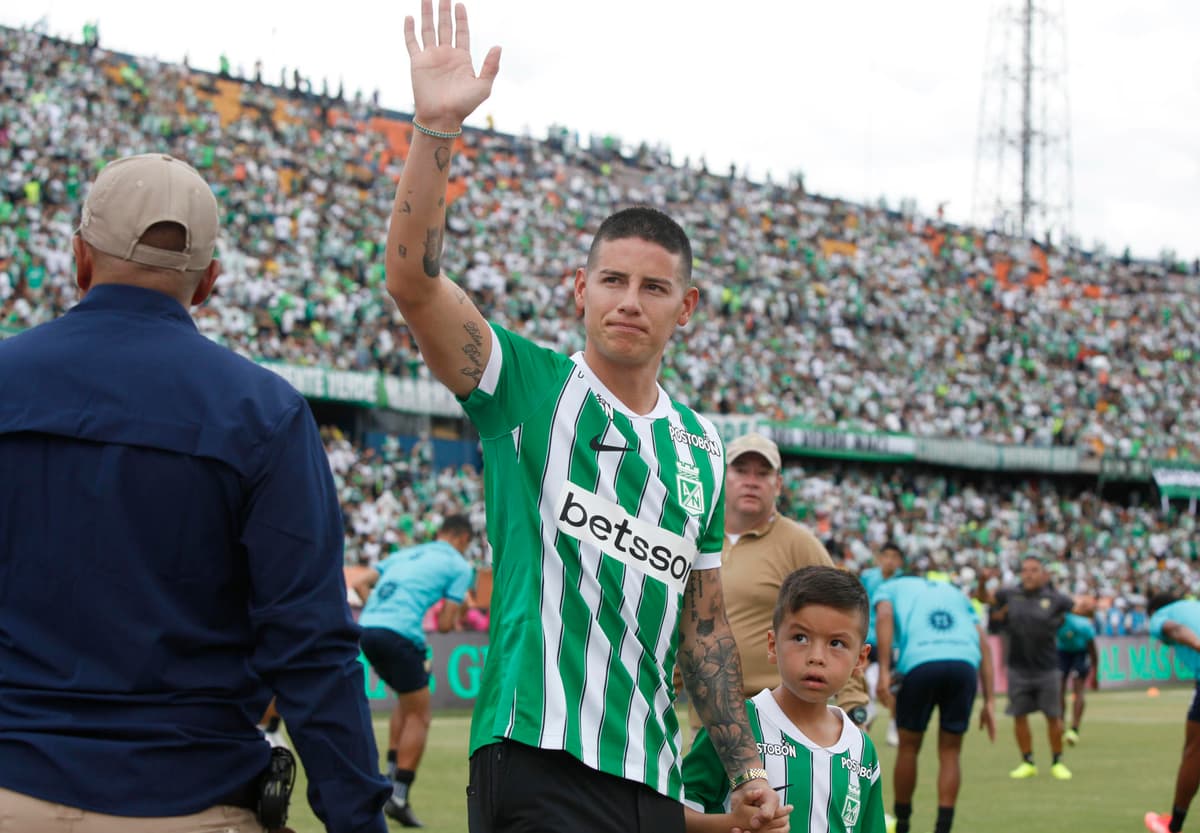 Nacional vence 2-0 a Águilas en un partido antecedido por la presentación oficial de James