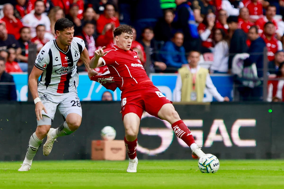 El uruguayo Federico Viñas marca en la goleada de Toluca al  Atlas de Hernán Crespo
