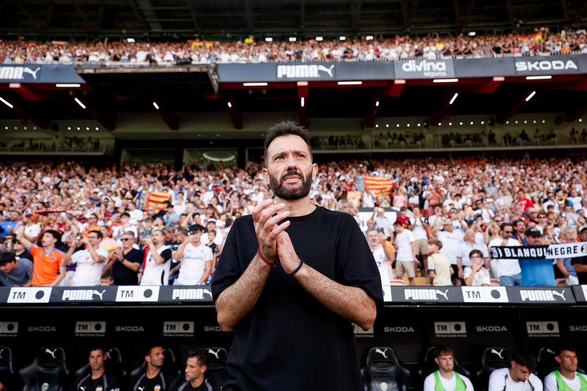 El Valencia de Corberán se hunde con su peor inicio, lesiones y una afición enfrentada