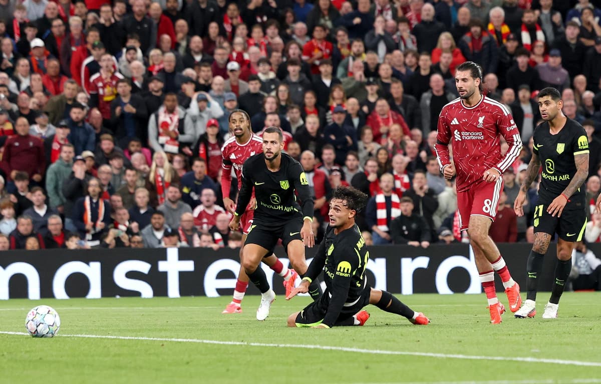 2-1. El Liverpool supera la maldición de Llorente