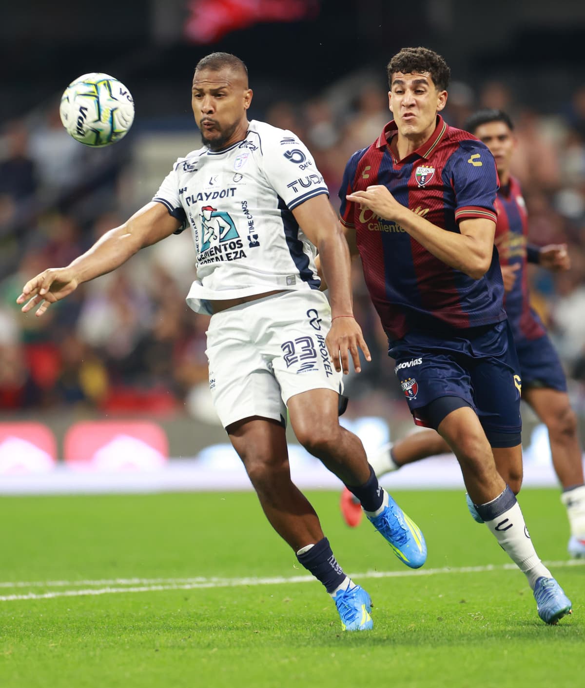 El venezolano Salomón Rondón anota en el triunfo del Pachuca sobre Atlante en fecha 8