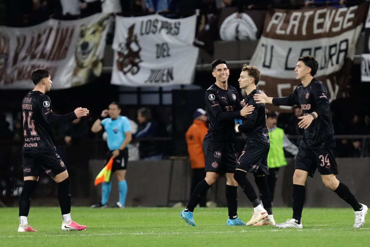 2-1. Fluminense resiste los embates de Platense y se clasifica a semifinales