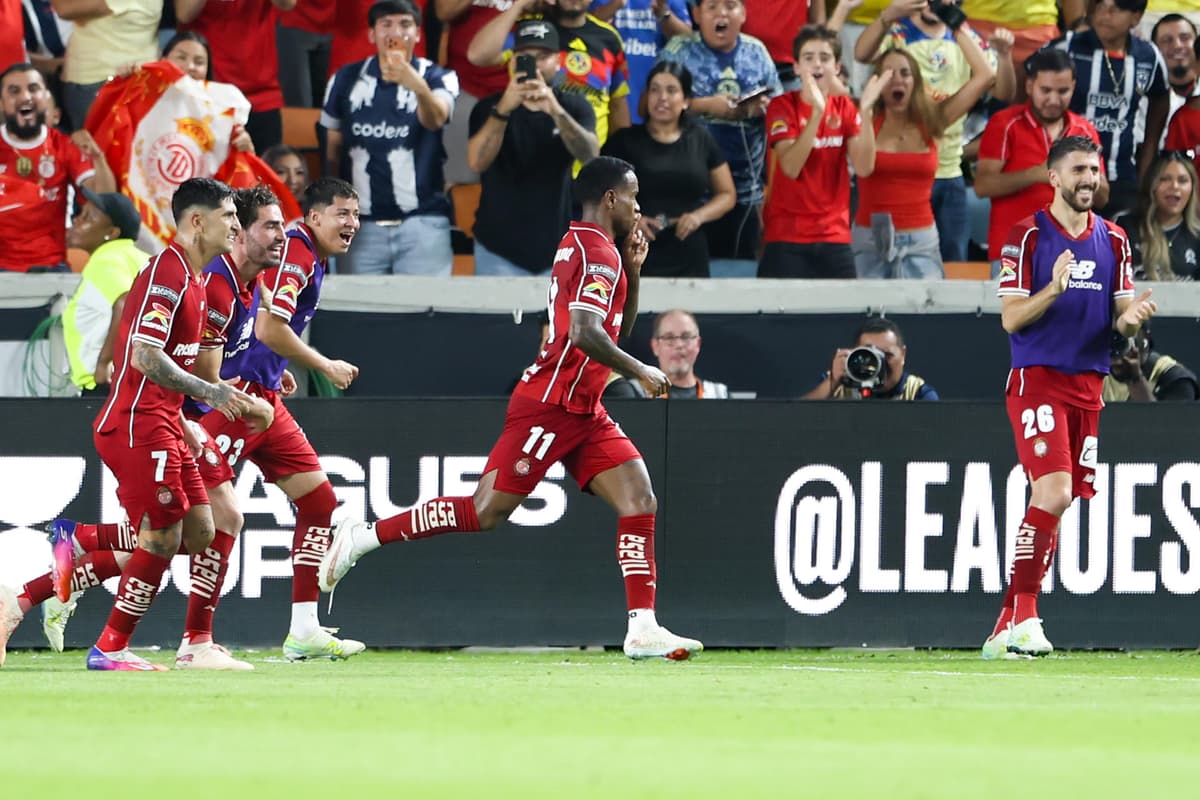 ¡CAMPEÓN! El mexicano Vega y el brasileño Helinho coronan al Toluca