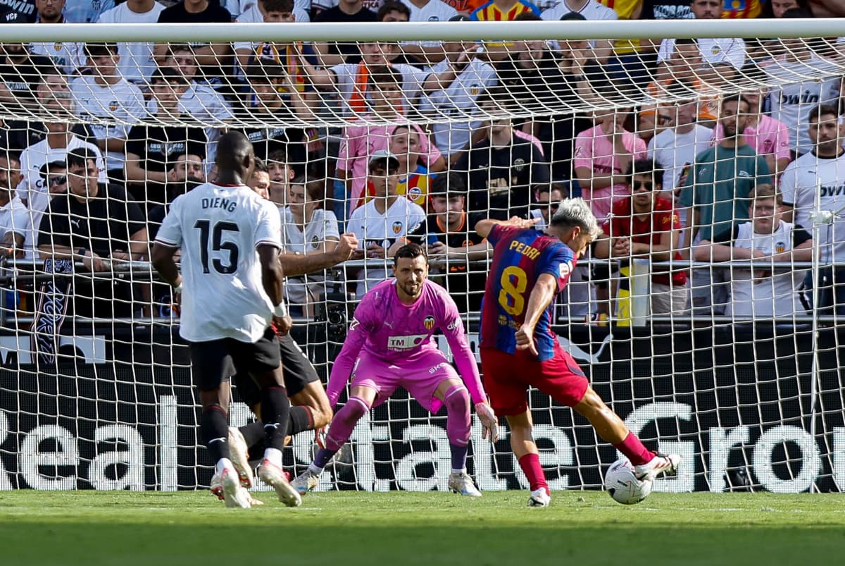 ¡GOLEADA! El brasileño Raphinha brilla en el 0-5 del Barcelona al Valencia