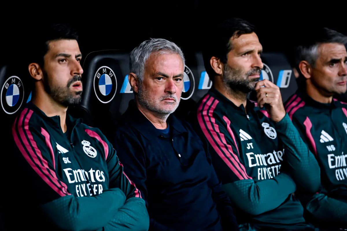 El entrenador del Real Madrid, Jose Mourinho, antes del partido de LaLiga de fútbol que Real Madrid y Villarreal CF disputaron este sábado en el estadio…
