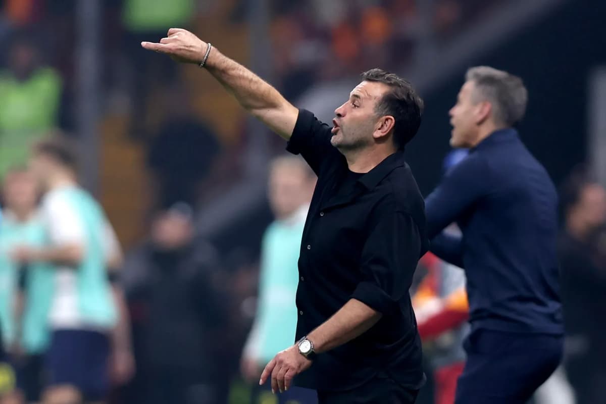 Fotografía de archivo del 22 de octubre de 2025, en la que puede verse al entrenador del Galatasaray, Okan Buruk, durante un partido de Liga de Campeones.