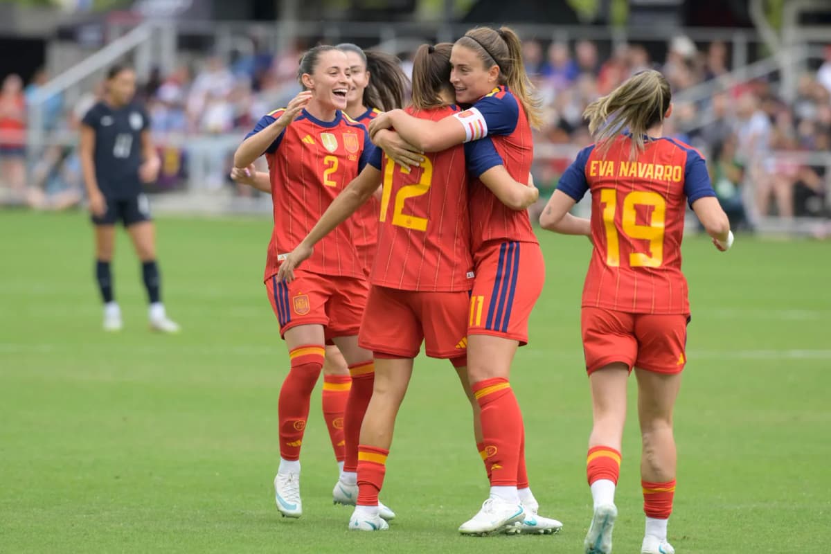 Las jugadoras de España celebran un gol ante Estados Unidos durante el amistoso disputado en Washington el 10 de octubre de 2026.