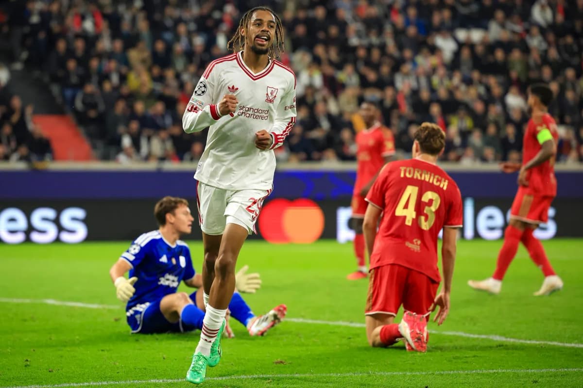 El jugador del Liverpool Bradley Barcola celebra uno de sus tres goles durante el partido de la fase liga de la UEFA Champions League que ha enfrentado a LASK…