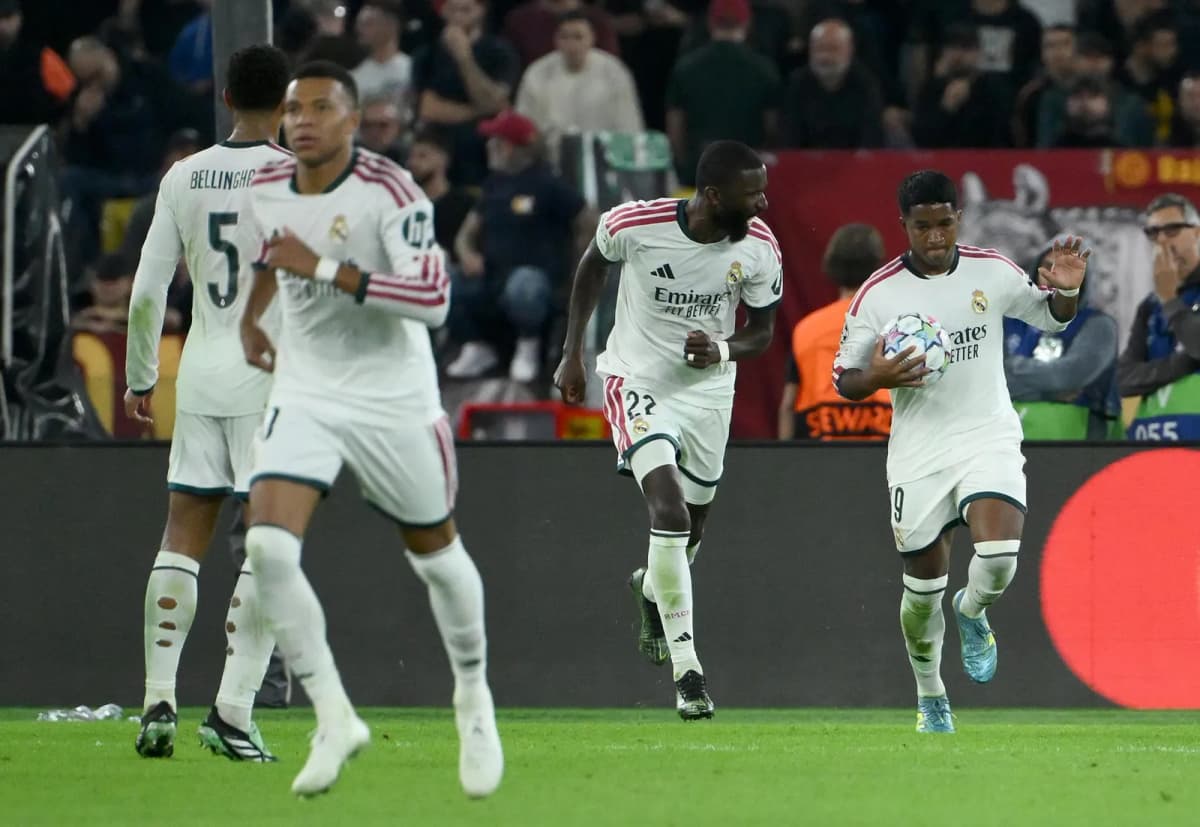 El brasileño Endrick celebra su gol con el Real Madrid durante el partido de la Liga de Campeones ante la Roma.