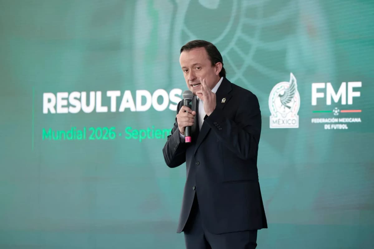 Mikel Arriola, comisionado de la Federación Mexicana de Fútbol, durante una actividad institucional relacionada con el desarrollo de la infraestructura futbolís