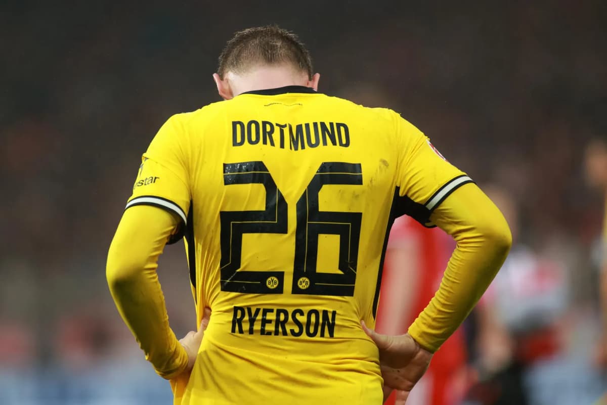 El Borussia Dortmund busca romper el empate ante el Union Berlín durante un partido de la Bundesliga que terminó 0-0.