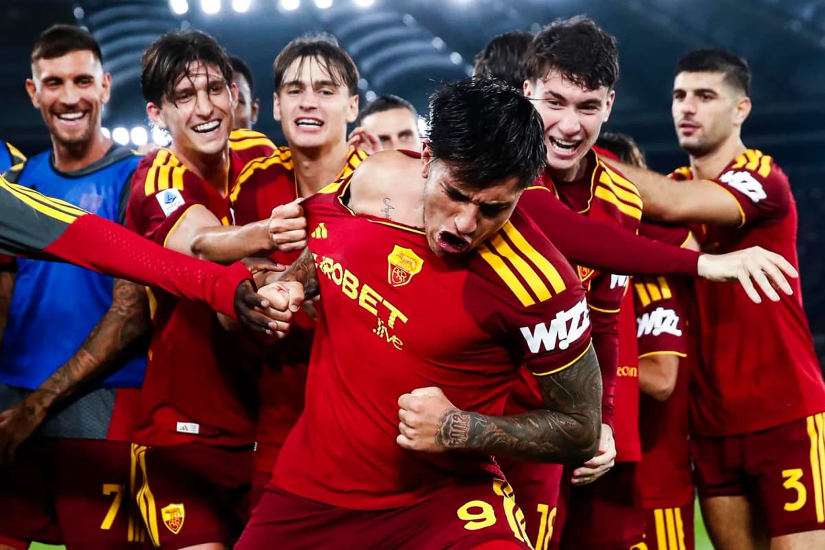 El jugador del Roma Santiago Castro celebra el 1-0 durante el partido de la Serie A que han jugado AS Roma y Genoa CFC en el Olímpico stadium de Roma.