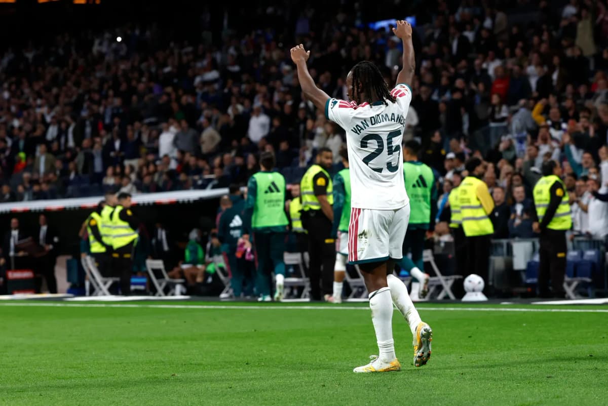 El centrocampista marfileño del Real Madrid Yan Diomande celebra su gol durante el partido de la jornada 9 de LaLiga contra el Sevilla FC, en el estadio…