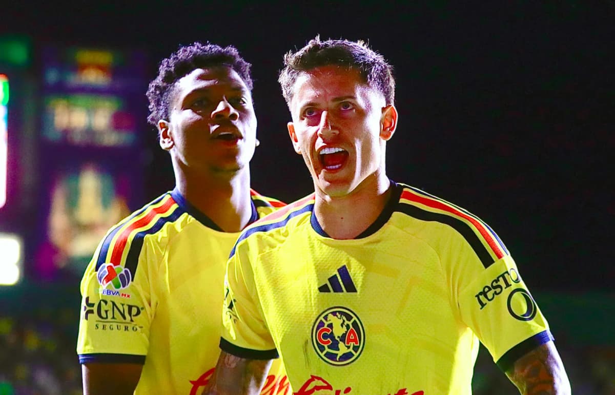 Jugadores del América celebran un gol durante un partido del Apertura mexicano, antes de visitar al Atlas en la jornada 13.