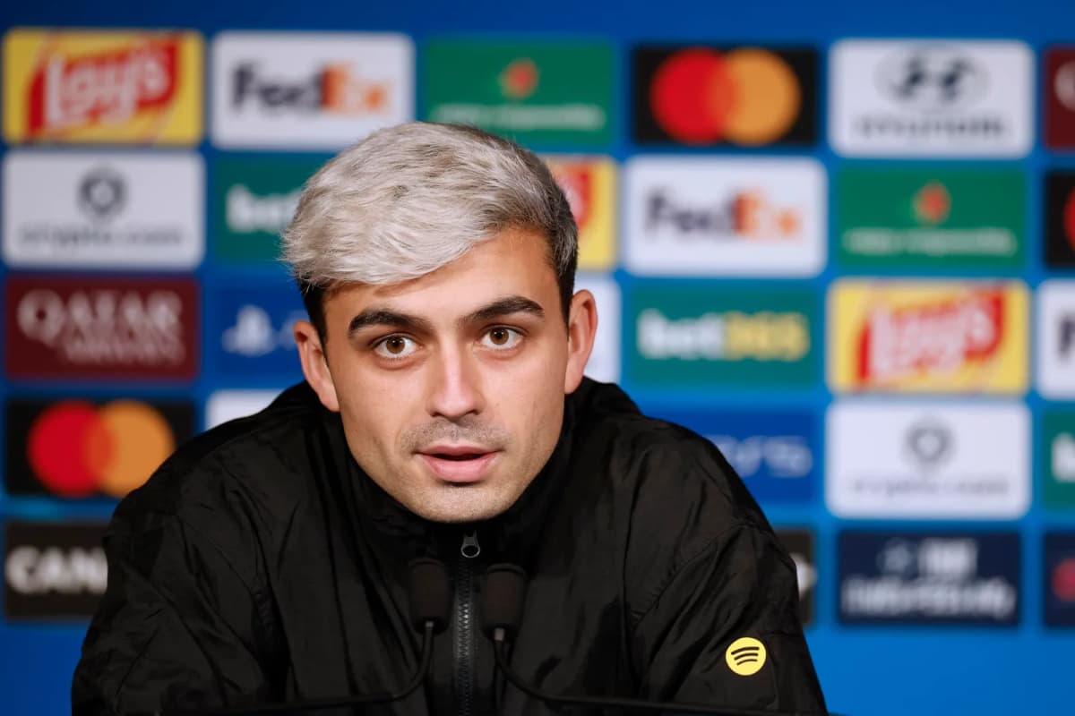 El español Pedri, centrocampista del Barcelona, durante una comparecencia de prensa previa al partido de Liga de Campeones contra el París Saint-Germain.