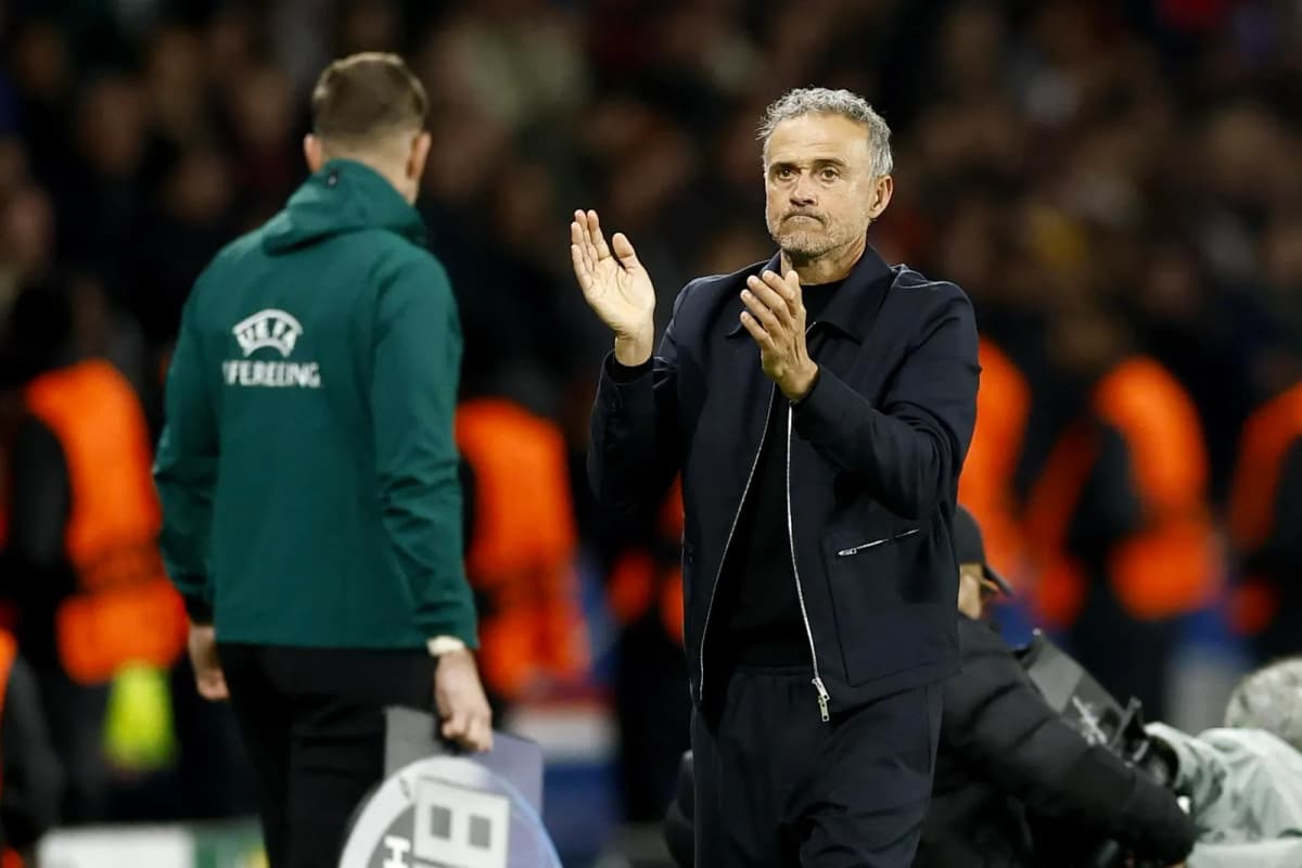 El entrenador del PSG, Luis Enrique, durante el partido de la Liga de Campeones en la que se su equipo ganó al Barcelona.
