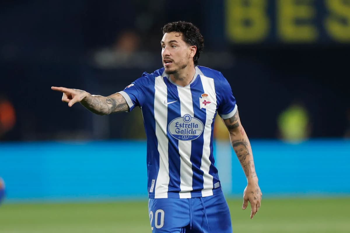 El defensa uruguayo José María Giménez regresa al Metropolitano, en esta ocasión con la camiseta del Deportivo. EFE / Kai Forsterling.