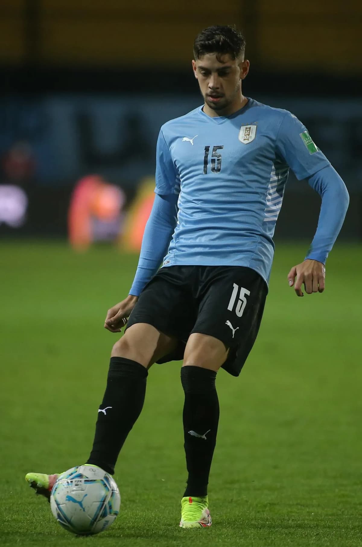 Federico Valverde, centrocampista uruguayo del Real Madrid, figura entre los 42 reservados de Uruguay para los amistosos de noviembre.