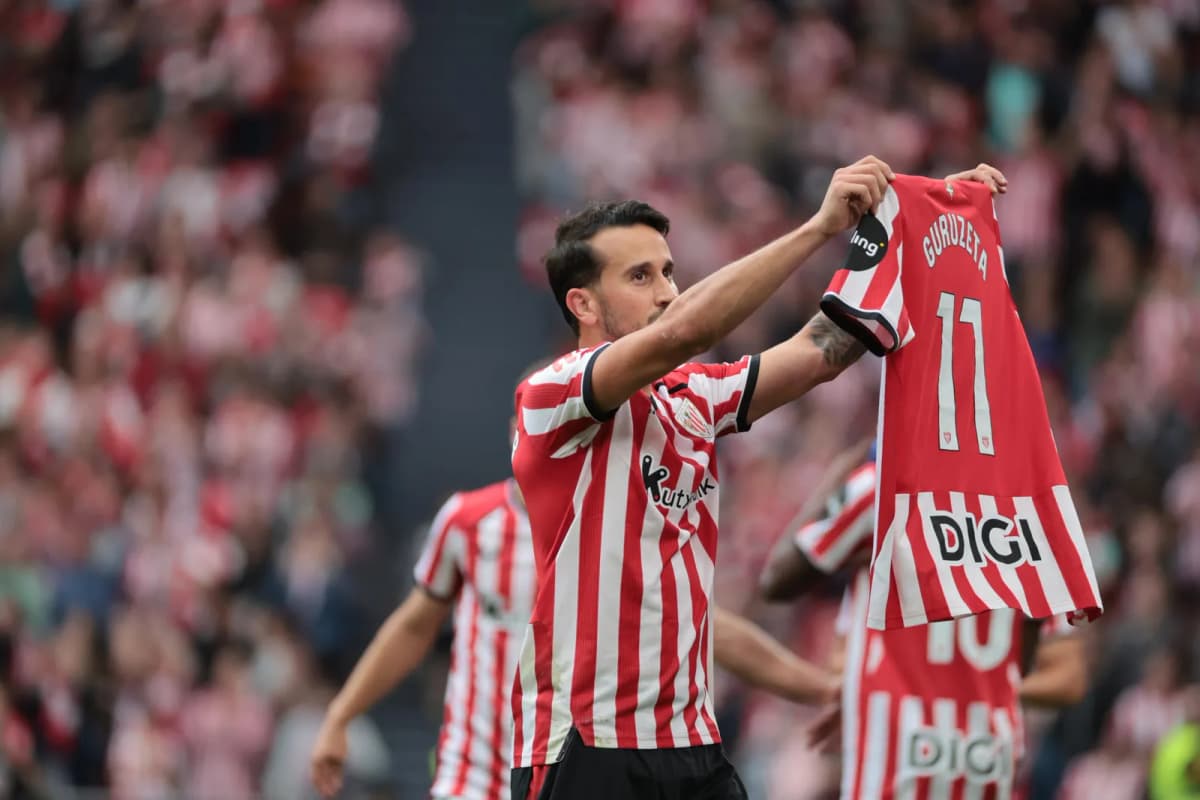 BILBAO, 25/10/2026.- El delantero del Athletic Alex Berenguer celebra su gol ante el Getafe durante el partido de Liga que el Athletic de Bilbao y el Getafe…