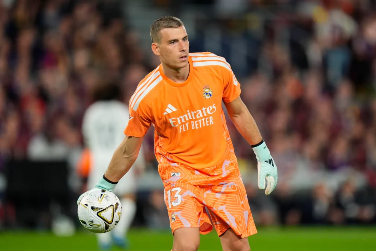 El guardameta ucraniano del Real Madrid, Andriy Lunin, durante el encuentro de Laliga EA Sports que disputaron FC Barcelona y Real Madrid en el estadio del…