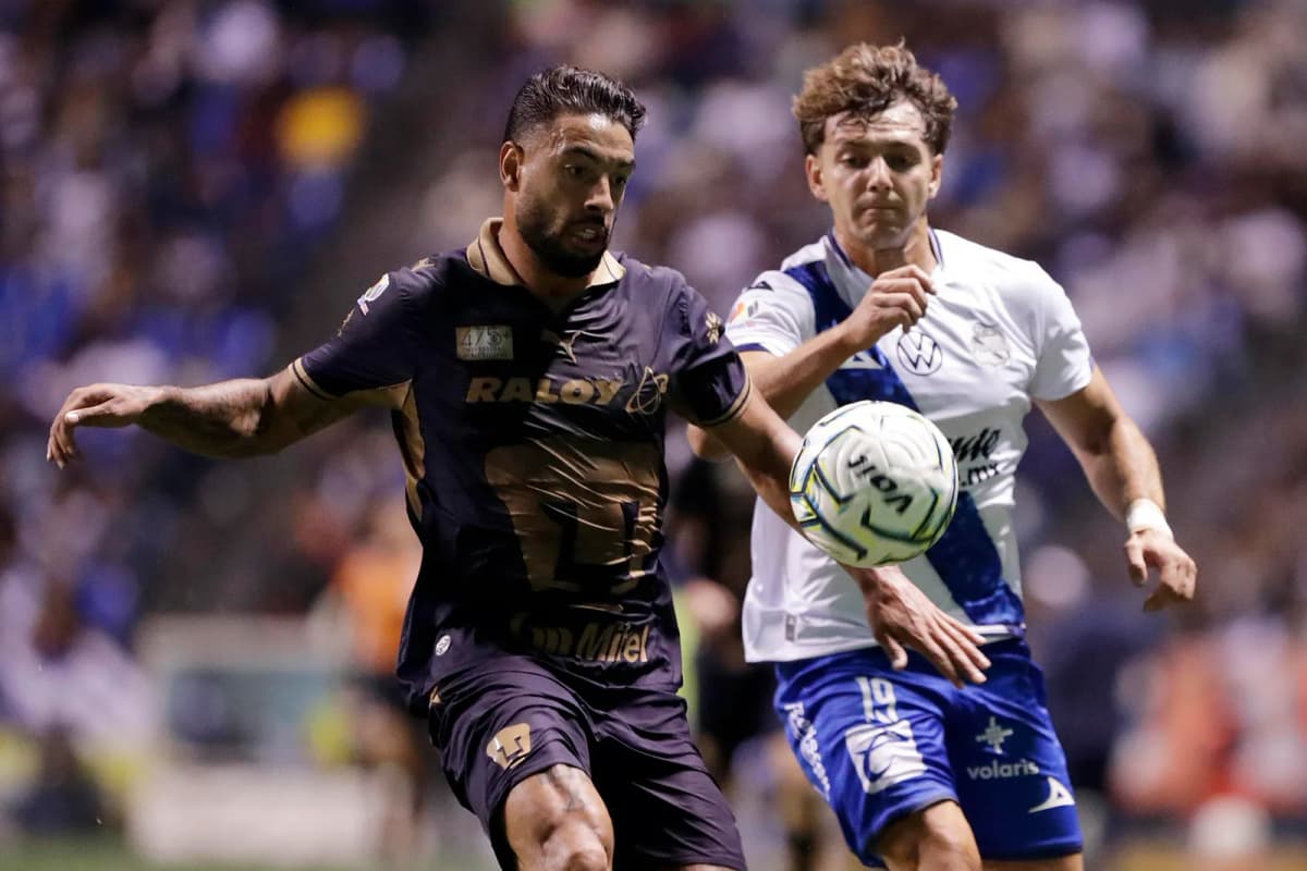Imagen sugerida del colombiano Álvaro Angulo celebrando el gol decisivo de Pumas UNAM frente a Puebla en el Apertura 2026.