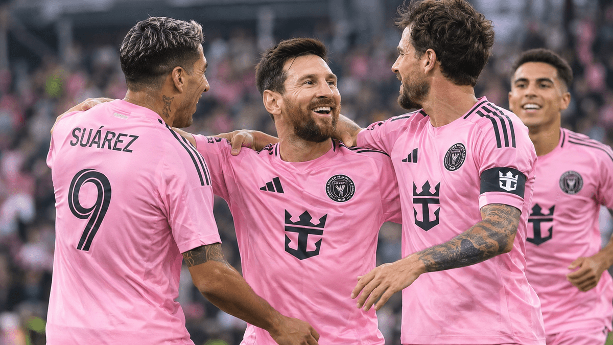 El argentino Lionel Messi celebra con sus compañeros del Inter Miami durante un partido de la MLS.