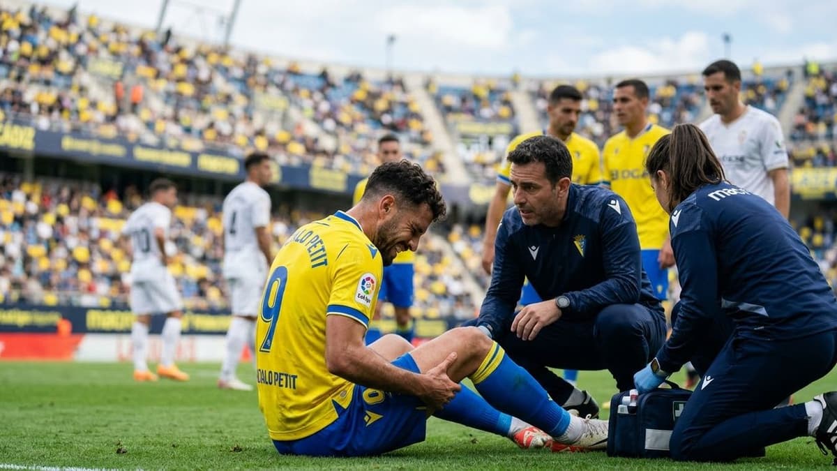 El uruguayo Gonzalo Petit, delantero del Cádiz,sufre una lesión muscular.