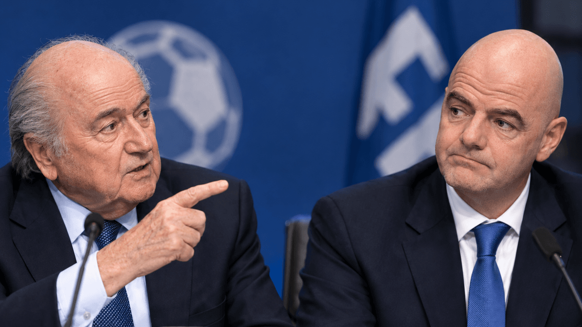 Joseph Blatter y Gianni Infantino, protagonistas de la polémica por la gestión del proyecto FIFA Forward Enterprise y el futuro de la presidencia de la FIFA.