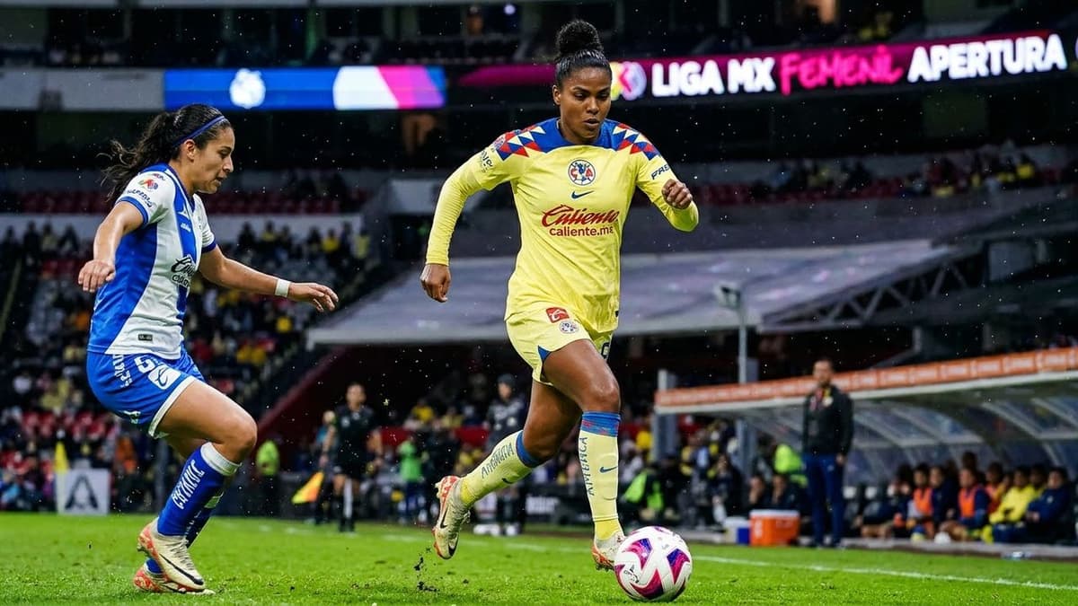 La brasileña Geyse durante un partido con el América en el Apertura femenino de México.