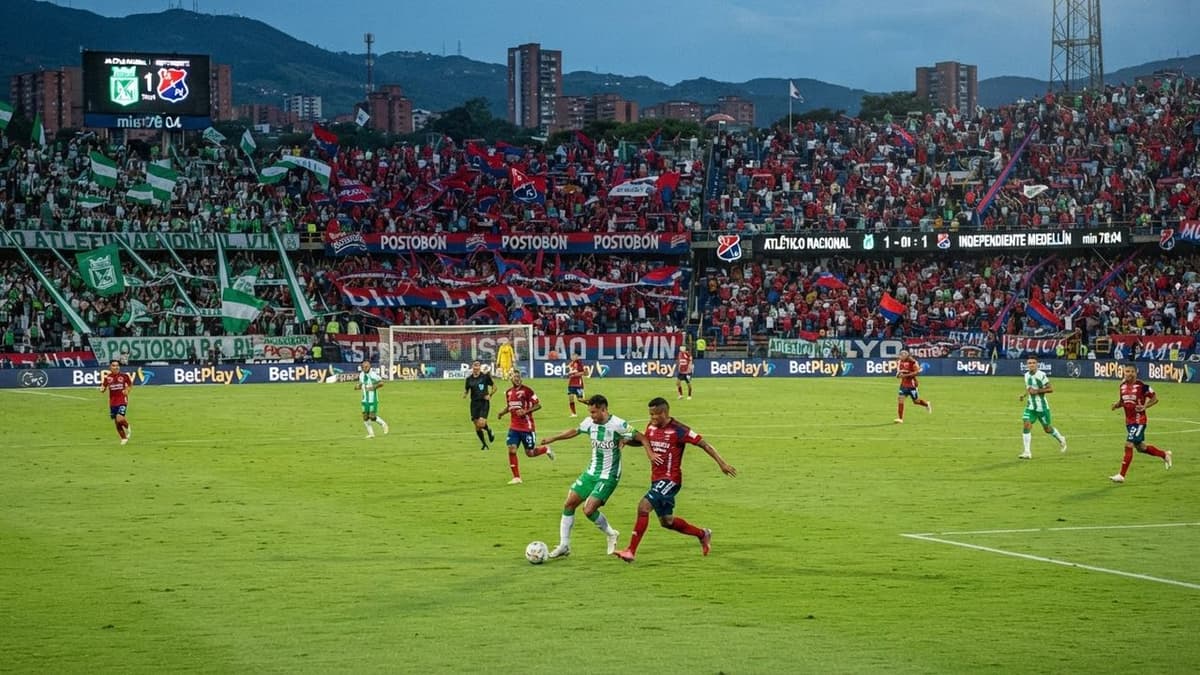  portada del clásico entre Atlético Nacional e Independiente Medellín en el estadio Atanasio Girardot.