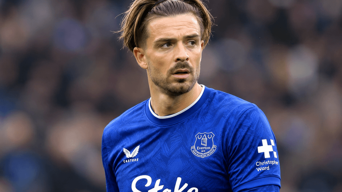 Jack Grealish durante un partido con el Everton, club que lo apartó por incumplir las normas internas de disciplina.