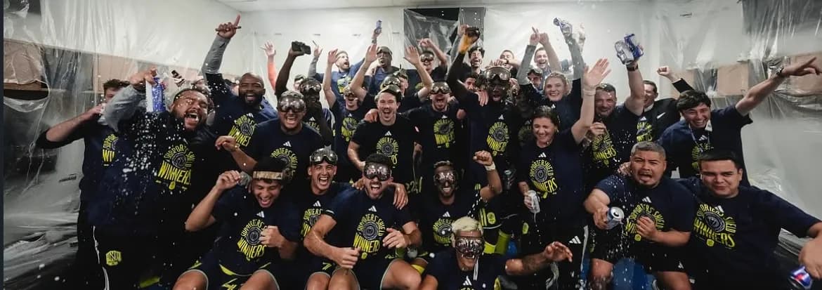 2410 NASHVILLE VESTUARIO SUPPORTERS SHIELD 2026