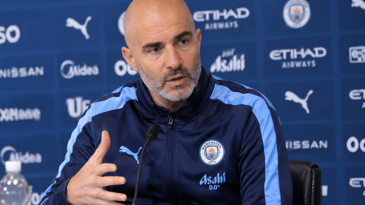 Enzo Maresca, técnico italiano del Manchester City, durante una comparecencia ante los medios sobre el caso financiero del club.
