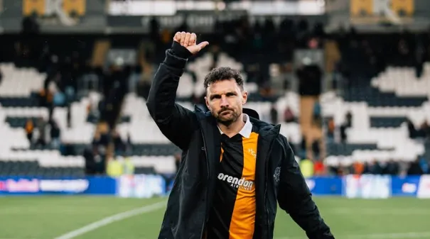 El Hull City y el Brentford disputan el balón durante un empate que prolonga la racha del Hull City sin ganar.