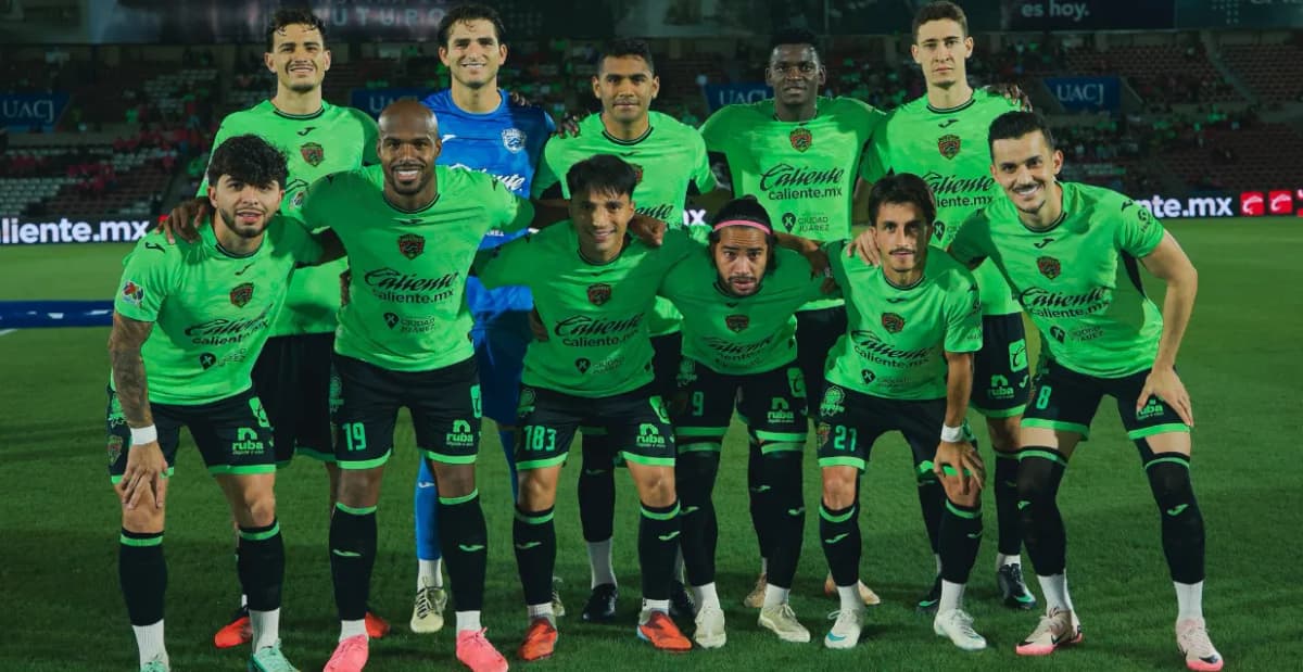 El argentino Gustavo Lema, entrenador de Juárez, durante un partido de la Liga MX en medio de la crisis deportiva del equipo.