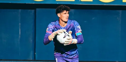 El argentino Matías Dituro, portero del Elche, durante un partido de LaLiga, en una imagen relacionada con su recuperación deportiva.