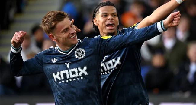 Newcastle vence al Crystal Palace: jugadores del Newcastle United celebran uno de los goles en Selhurst Park durante el partido de la Premier League.