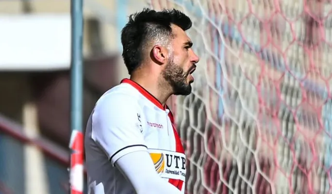 El argentino Enrique Triverio, delantero de Always Ready, celebra un gol durante un partido de la División Profesional del fútbol boliviano.