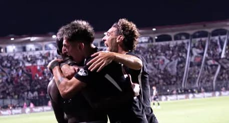 El colombiano Marino Hinestroza celebra un gol con el Vasco da Gama durante el partido frente al Corinthians.