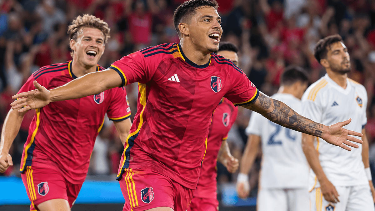 El brasileño Rafael Navarro, protagonista con dos goles y dos asistencias en la goleada 6-2 del St. Louis City sobre LA Galaxy en la MLS.
