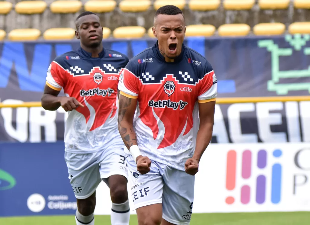 Salvadoreño Gil y uruguayo Ichazo, comparten el liderato en Colombia